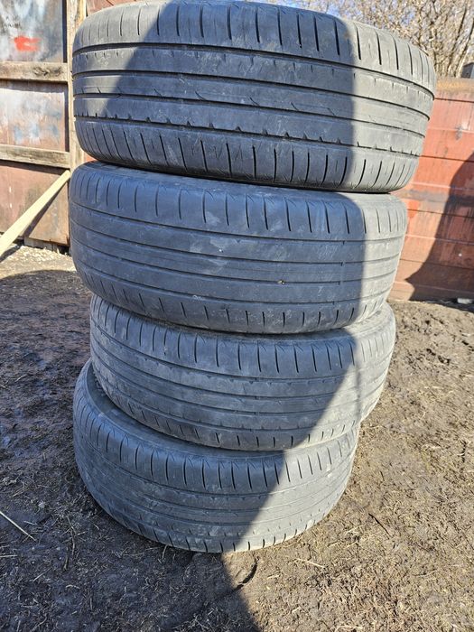 Продам шины hankook 225 /60 /R17.  2 балона