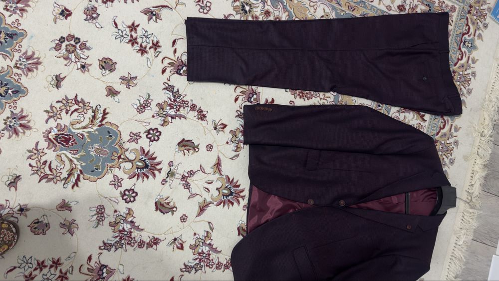 Продаю мужской костюм