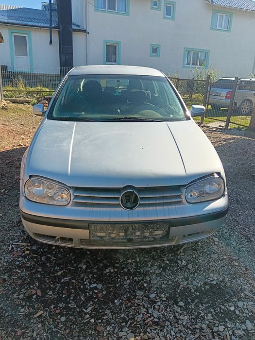 Vand golf iv pentru piese