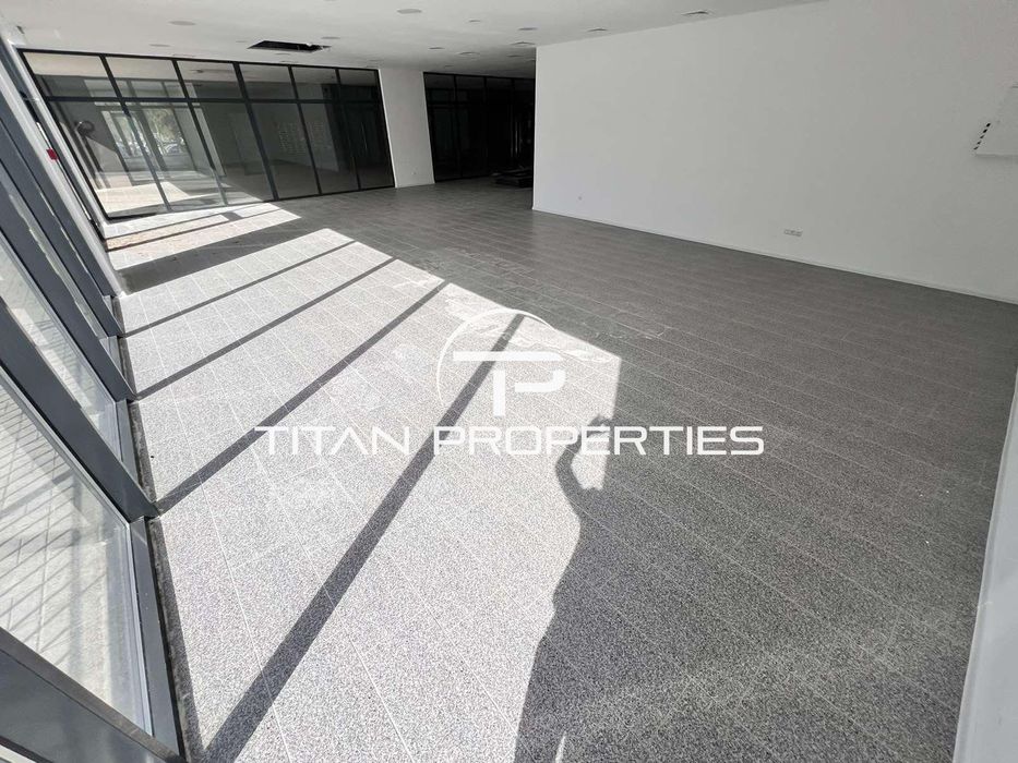 Дава се под наем Магазин в Бургас, Изгрев - 349 кв.м за 2244 € - Снимка #3