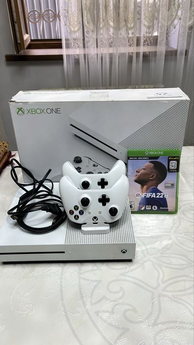 Xbox one s 500gb с полным комплектом