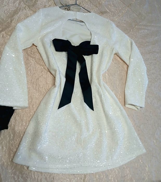 Ефектна рокля с пайети