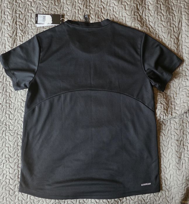 Нова тренировъчна тениска Adidas размер M