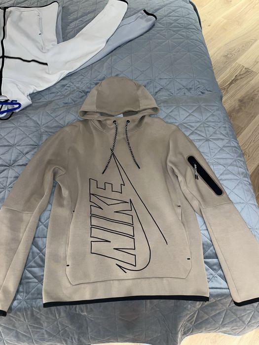 Nike Tech Fleece бежов слуичер