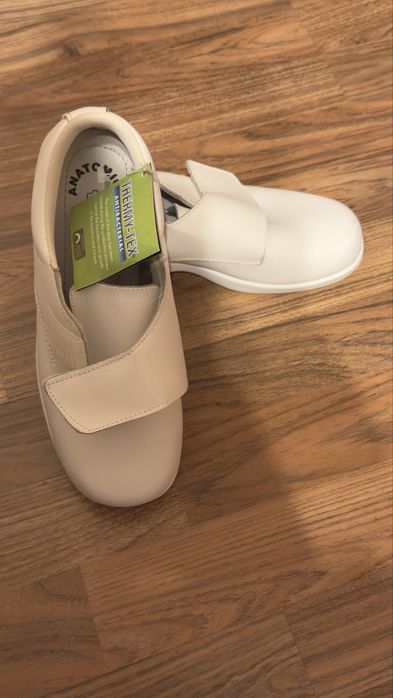 Медицинско сабо от естествена кожа