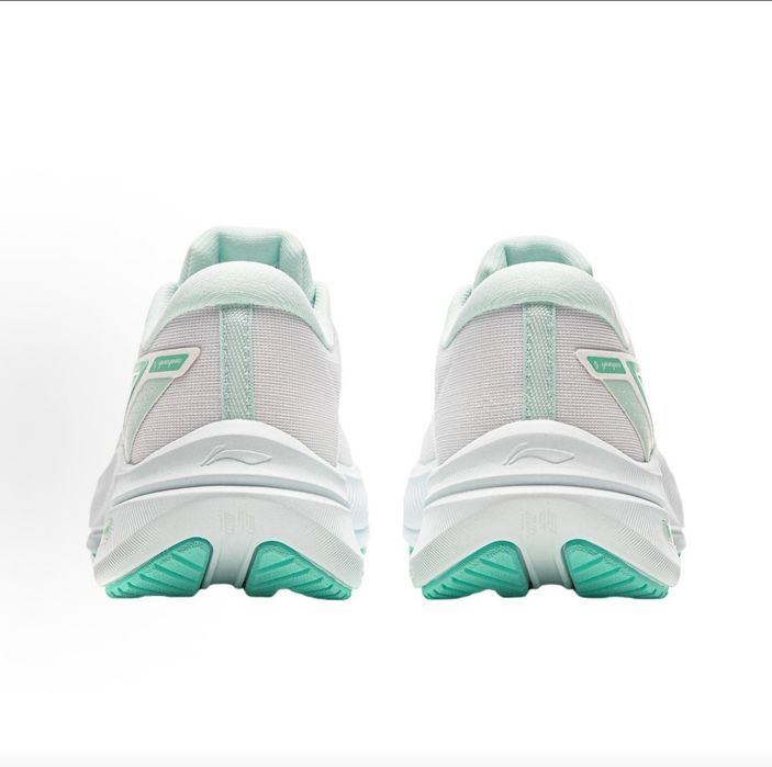 Продам беговые кроссовки Li Ning
