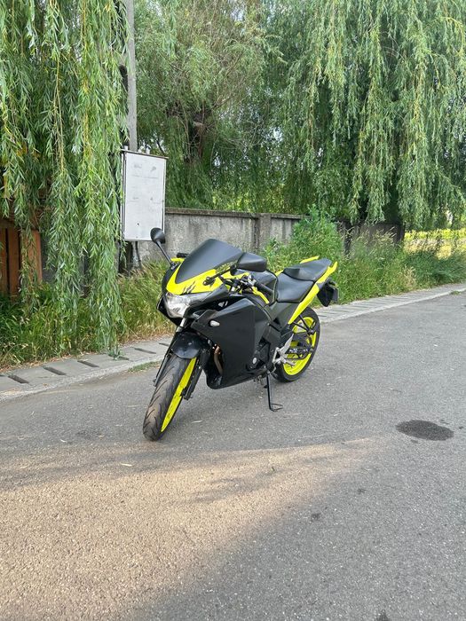 Motocicleta Honda CBR 125 2012