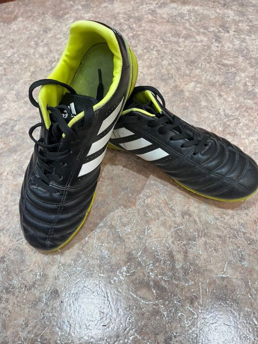 Продам сороконожки Adidas
