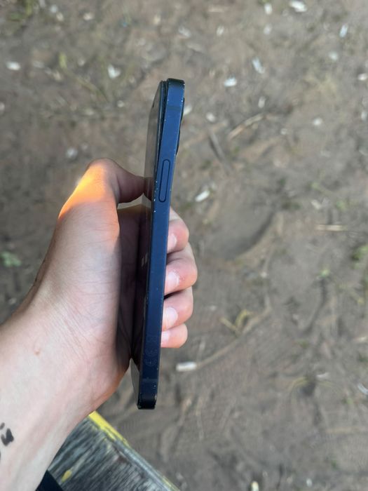 Продам либо обменяю айфон 12
