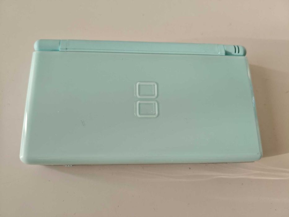 Nintendo DS Lite  качени много игри