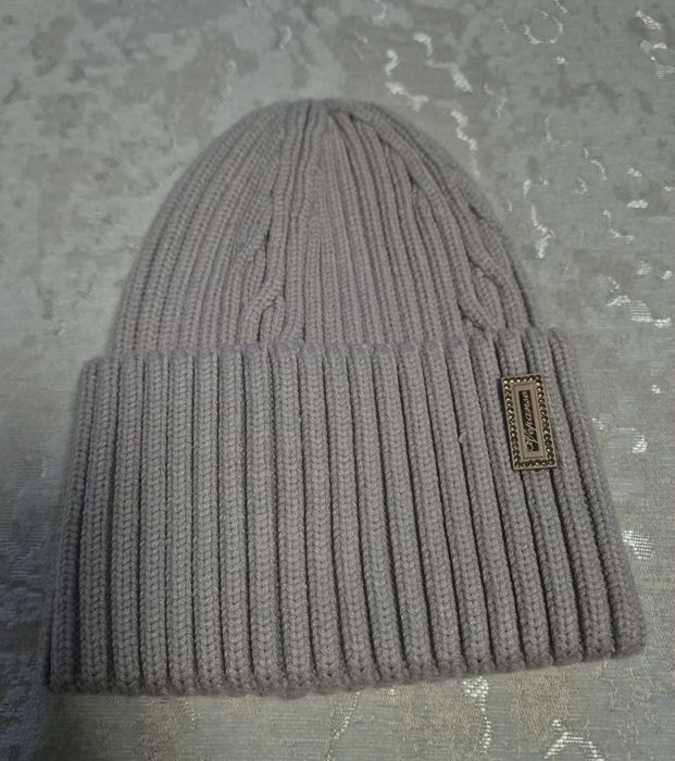 Продам шапки на весну