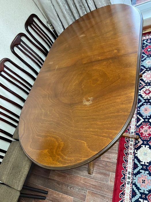 Стол для гостинной