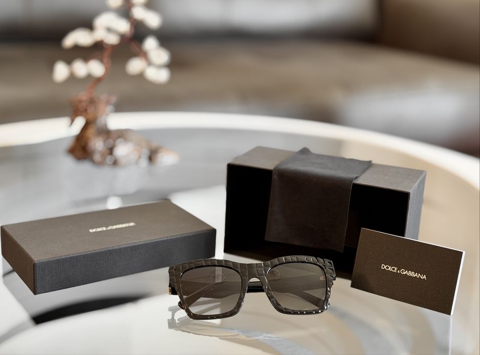 Дамски слънчеви очила Dolce & Gabbana DG4512 32888G —  чисто нови, защото някой взе грешно решение.
