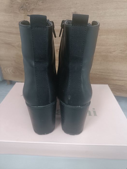 Ghete negre de piele  37