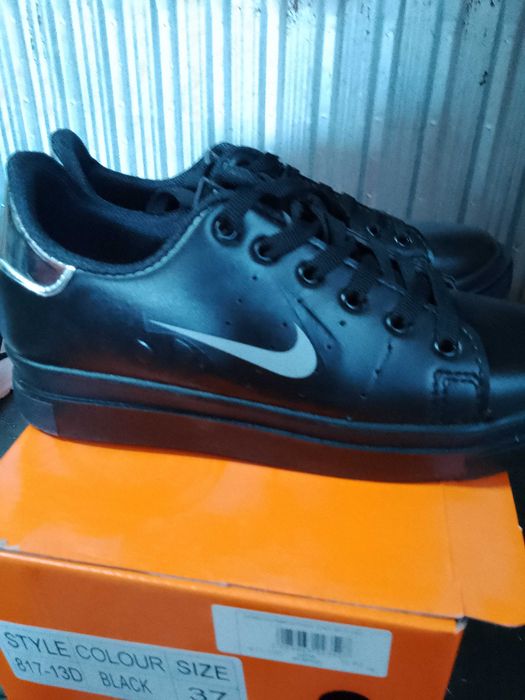 Дамски черни кецове