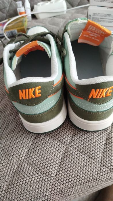 Продам кроссовки