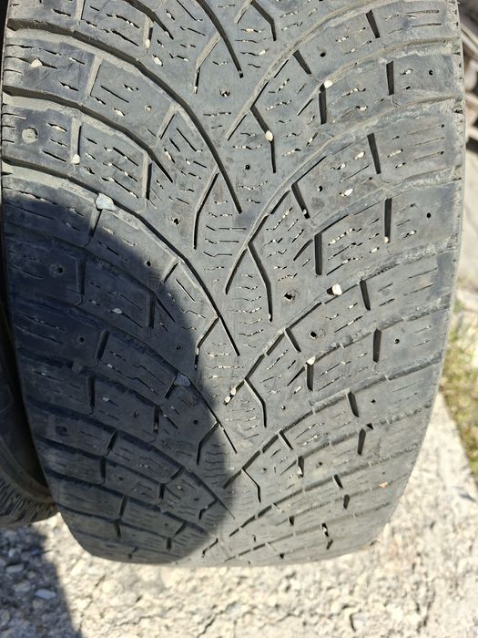 Продам шины 235/45/18 трианжел
