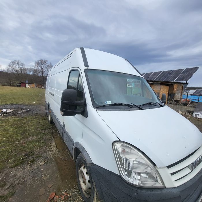 De vânzare duba pentru dezmembrări