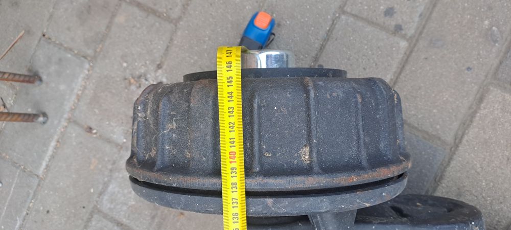 Axa remorca cu sistem de frânare