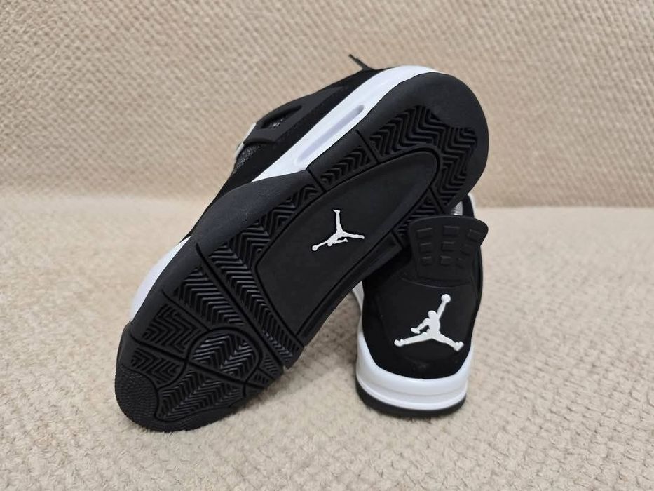 Jordan 4 White Tunder nr  41  preț 300 lei