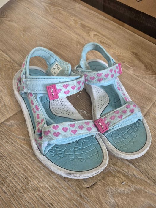 Сандали за момиче