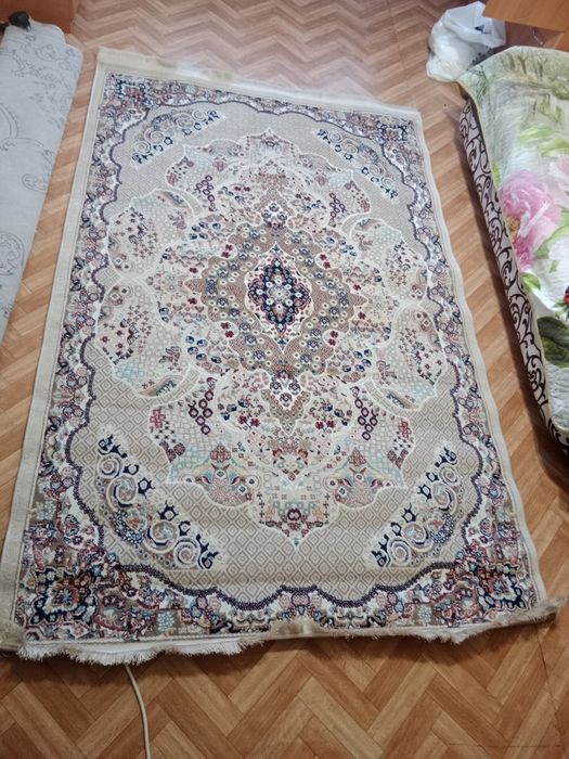 Продам ковёр,размер 1.5-2.3