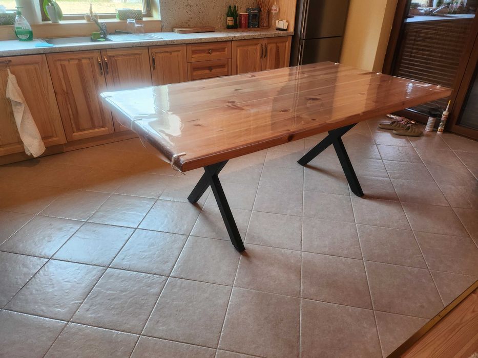 Продавам нови дървени маси