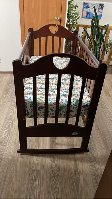Продам детскую кроватку