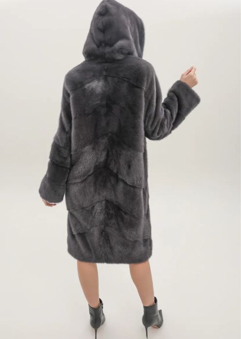 Норковая шуба с капюшоном графит
