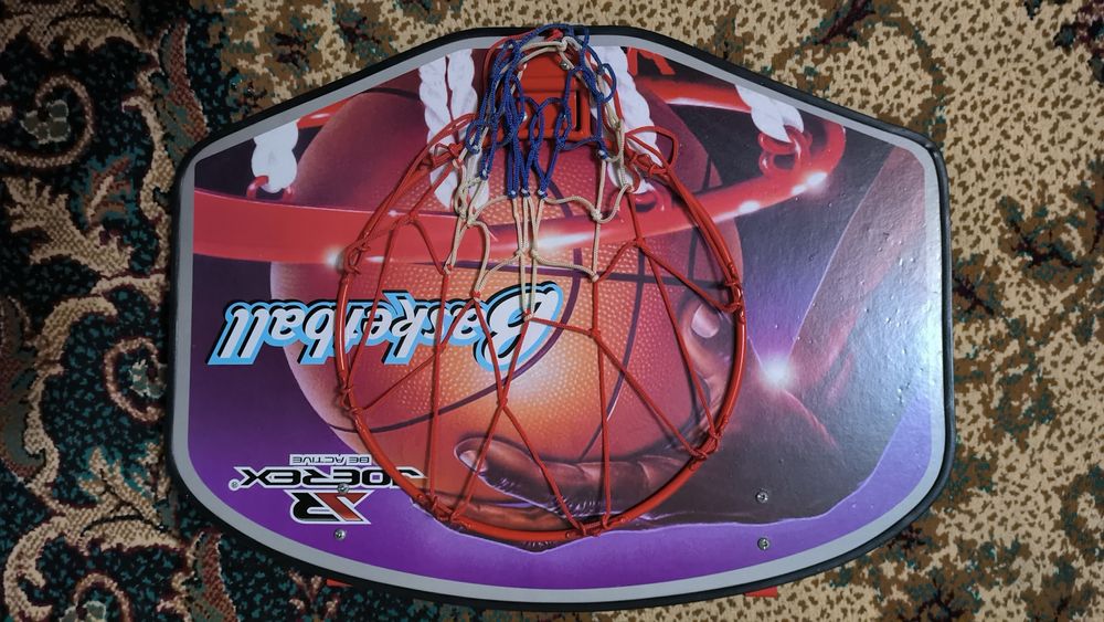 Продам баскетбольное кольцо с креплением на дверь