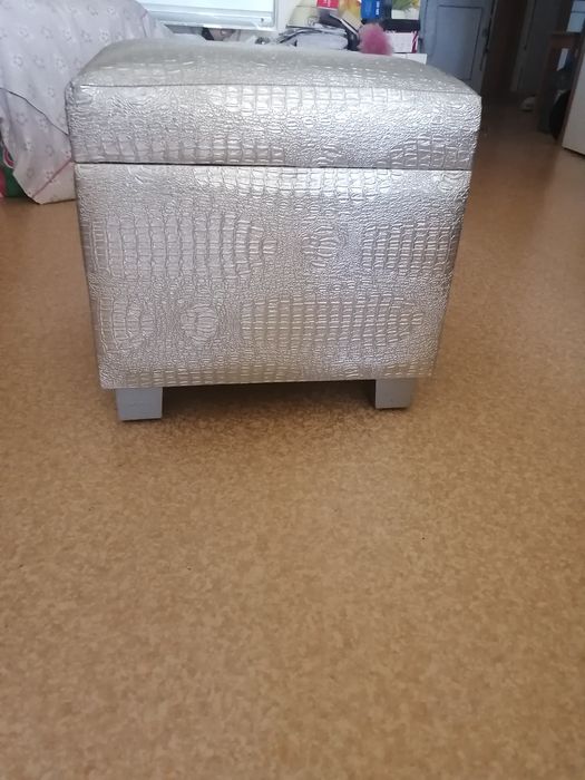 Тумбочка  и пуфик