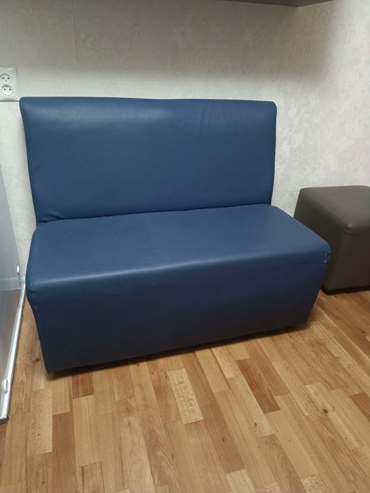 Диван для кафе кожзам