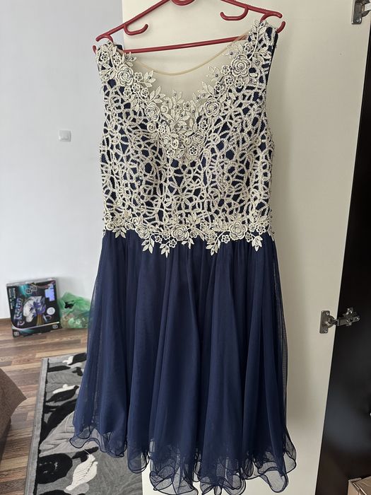 Официална рокля