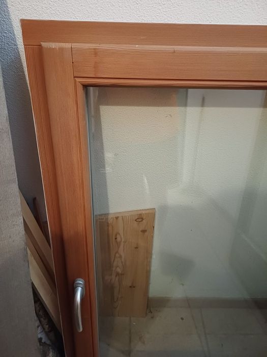 Vând tâmplărie din lemn stratificat