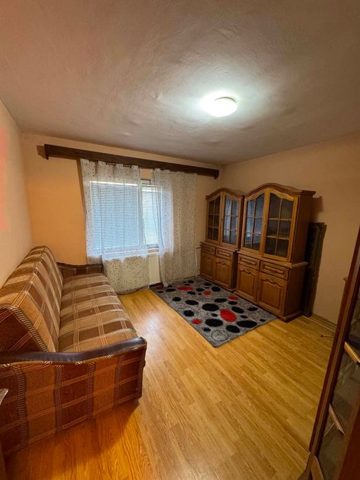 Dau în chirie apartament cu 2 camere
