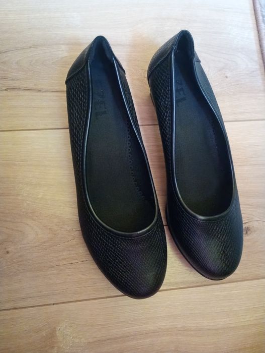 Обувки на ток дамски нови не са носени!