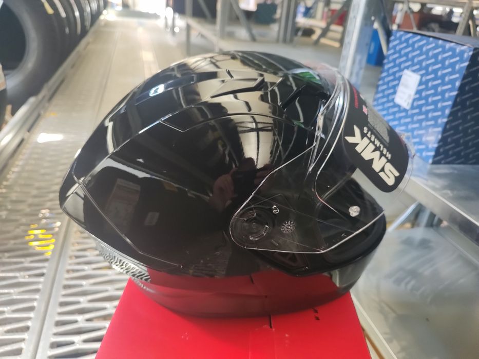 Cască moto SMK pe alb si negru