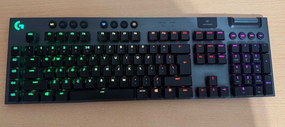 Logitech G915 LIGHTSPEED Механична Клавиатура,Clicky