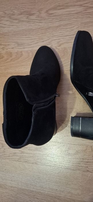 Дамски боти на ток в черно