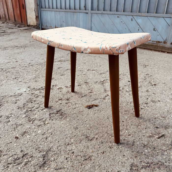 Винтидж шведска табуретка – Mid-Century Modern (50–60-те)