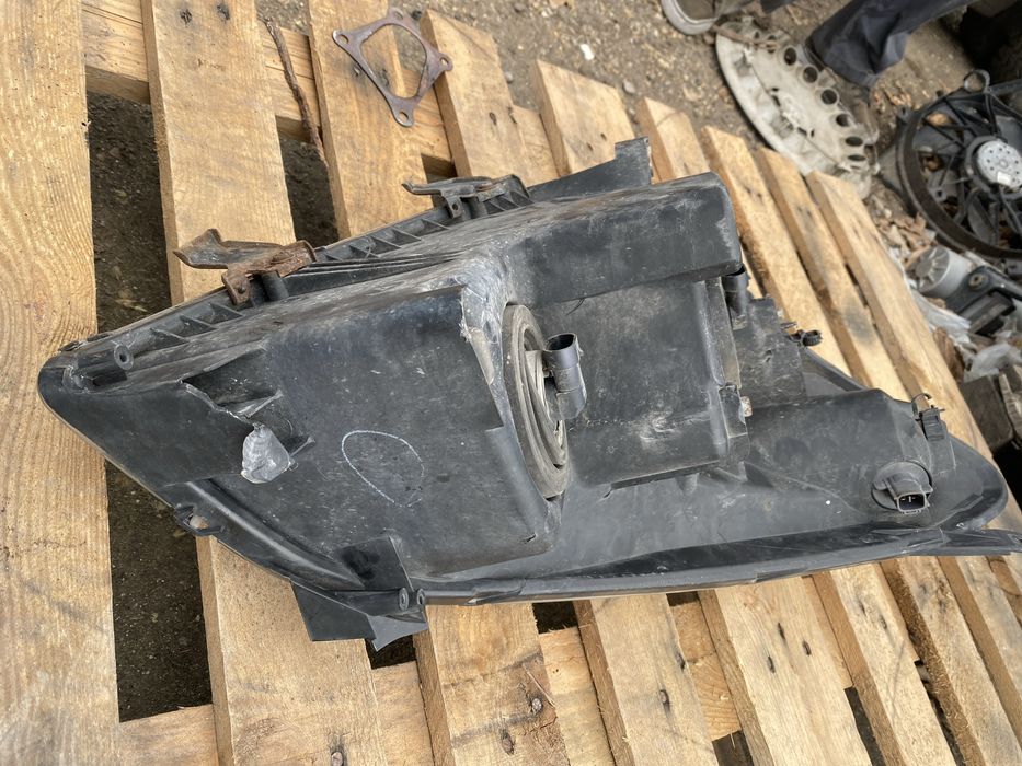 Фар ляв за тойота корола версо 2007 година