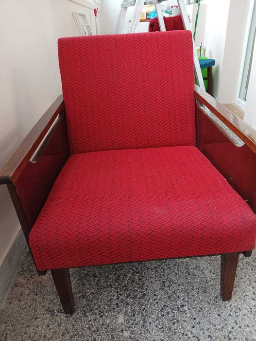 Продавам 2 фотьойла и холна масичка от соца