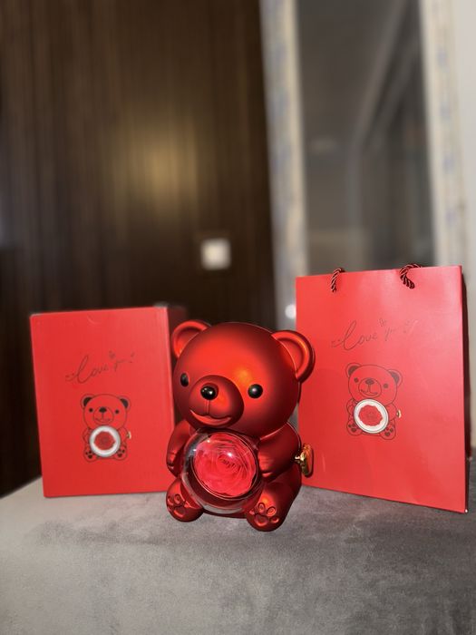 Луксозно Подаръчно Мече с Роза и Колие- Перфектният Романтичен Подарък