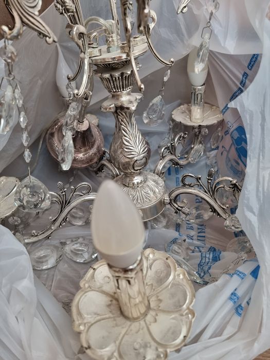 Продам люстру 6 рожковую