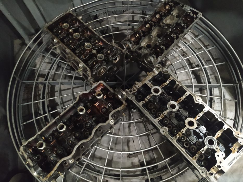 Мойка деталей двигателя.