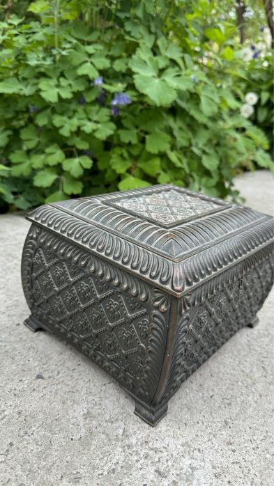 Шкатулка  антикварият
