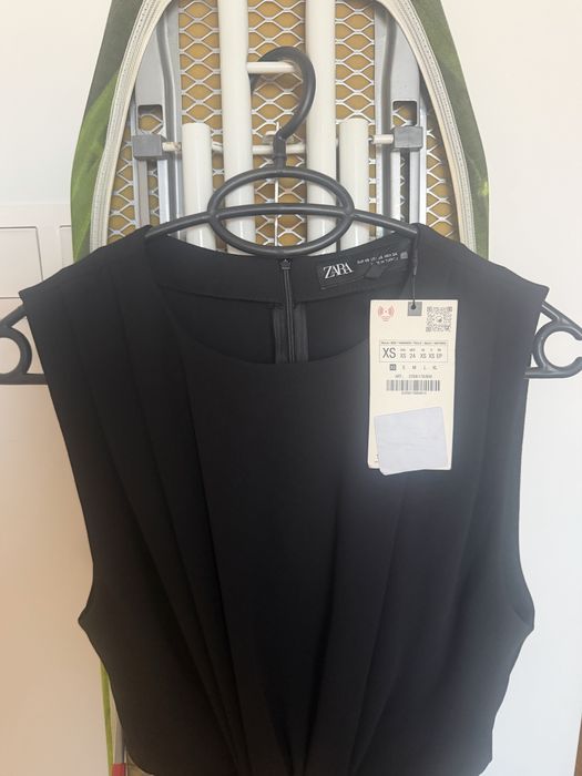 Черна рокля Zara