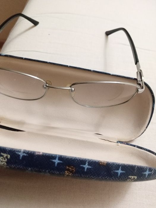 Vând ochelari de vedere +0,75