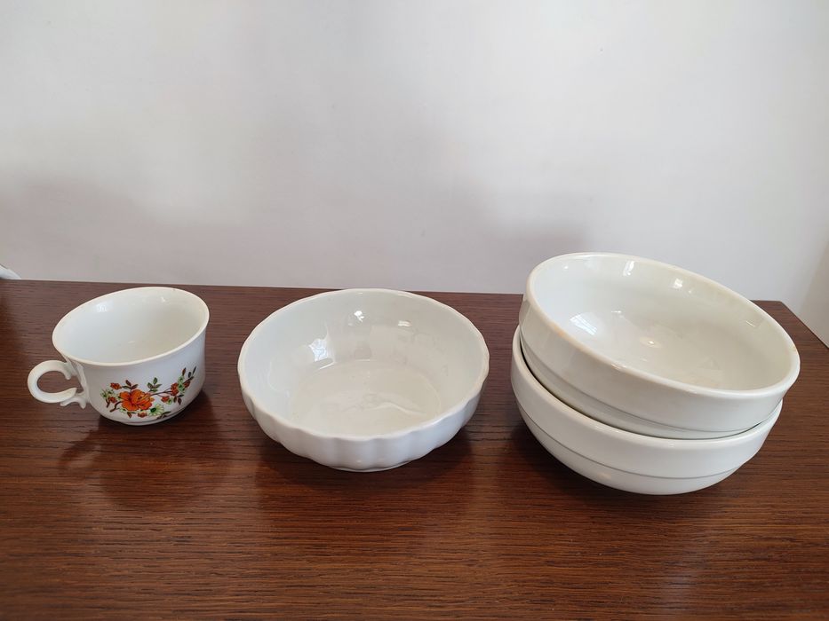 Порцеланови чинии и съдове