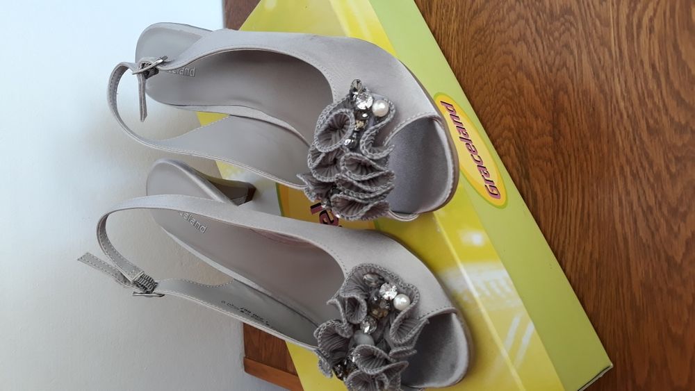 Sandale de ocazi, Nunta noi decorate cu pietricele si perle.